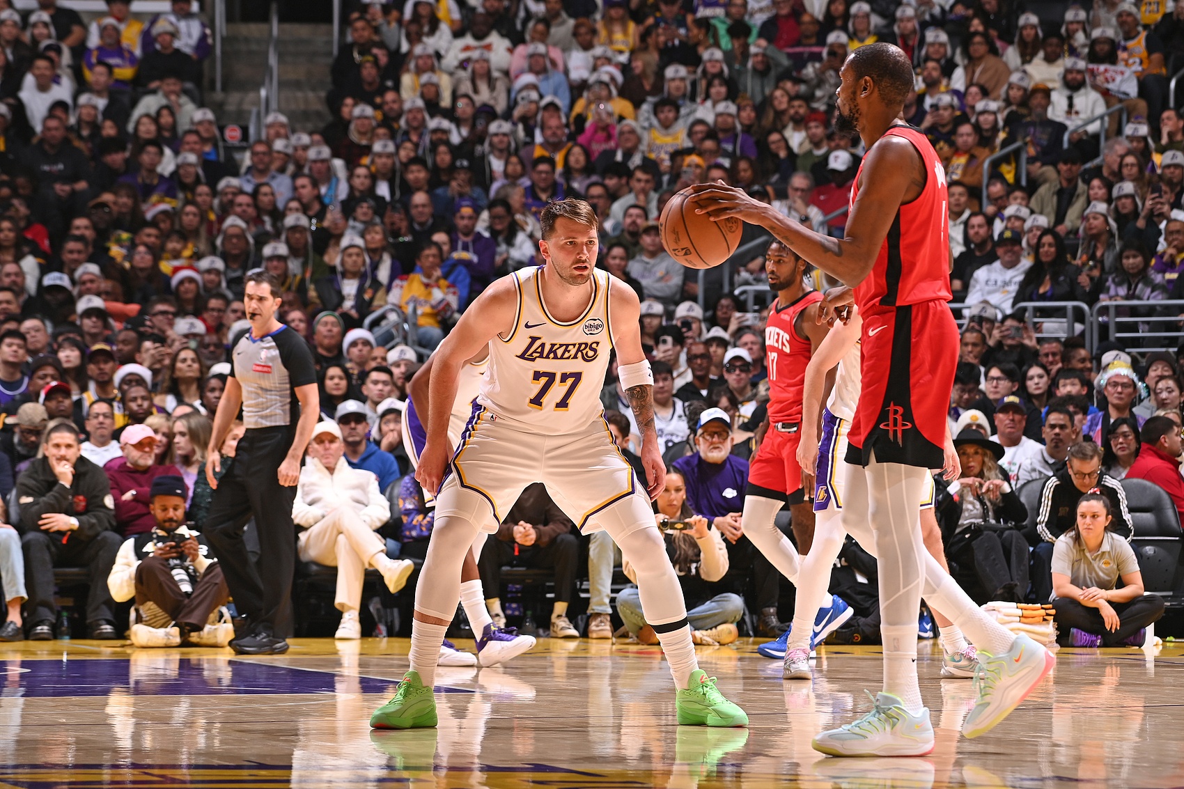 虎扑篮球-范德彪+斯玛特一起用！湖人攻防难兼顾 畸形阵容一碰强队直接露馅